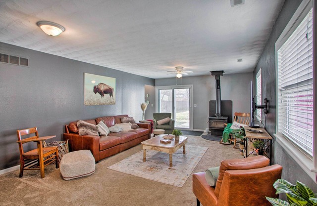 Peaceful Cottage ~ 8 Mi to Downtown Toledo!
