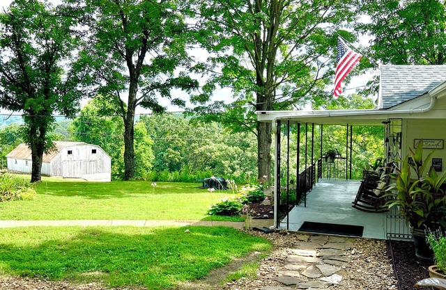 Peaceful Cottage & Beautiful views! River Access. Newly renovated.
