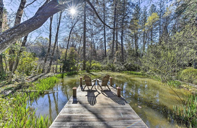 Peaceful Cottage w/ Grill & Yard in Grass Valley!