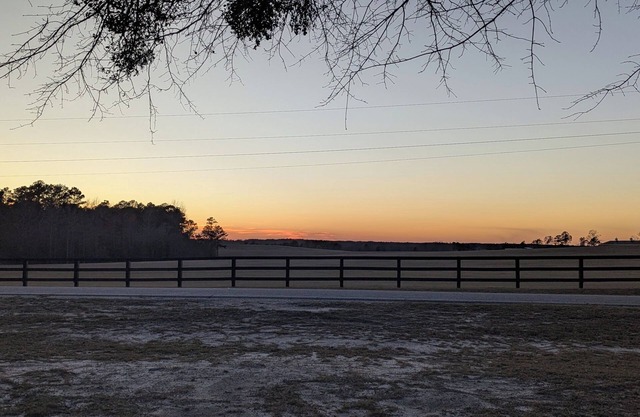 Peaceful, Country living! Beautiful view from front porch!