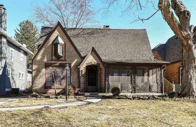 Peaceful & cozy family friendly Tudor in the heart of south broad ripple