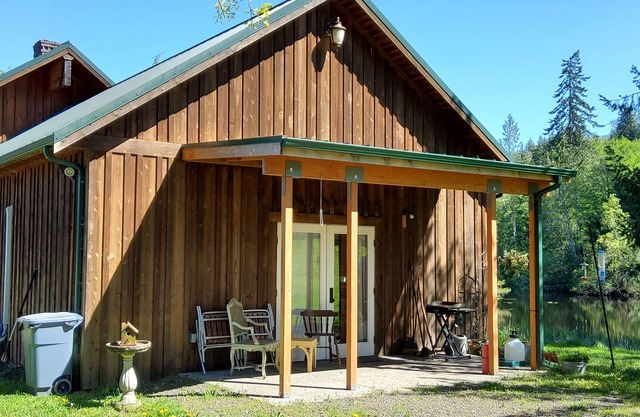 Peaceful, Cozy place in the woods. A short distance to everything good outdoors.