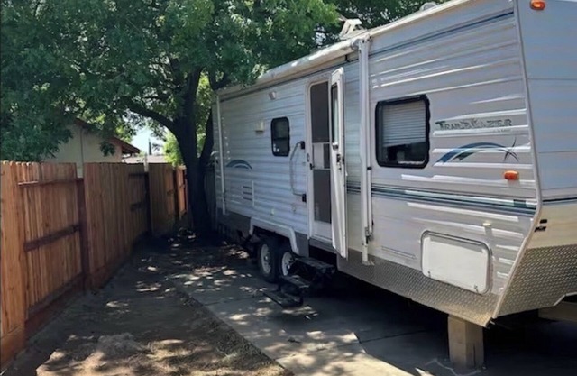 Peaceful/Cozy RV 4-Beds/Driveway for Parking