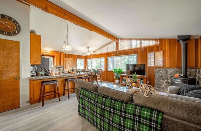 Peaceful, dog-friendly mountain cabin near Pinecrest Lake and Dodge Ridge
