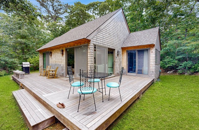 Peaceful, dog-friendly home on 3 acres with lovely yard, near beaches