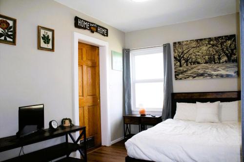 Peaceful Family Retreat with Games and Glamping!