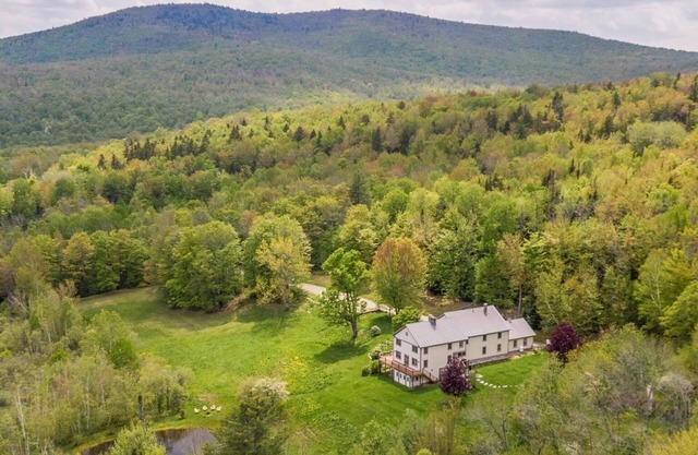 Peaceful family retreat 100 acres and 10 minutes to Okemo, Lakes, National Park