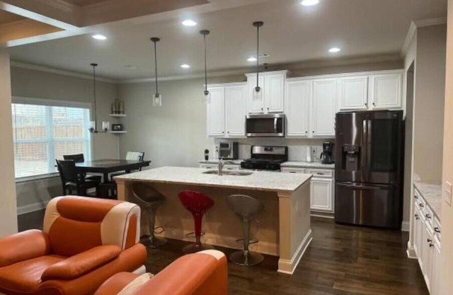 Peaceful Family Retreat, Cozy Fireplace, Ping Pong, & Fenced Backyard Oasis