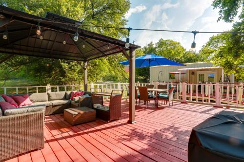 Peaceful Farm Retreat with Walking Trails On-Site!