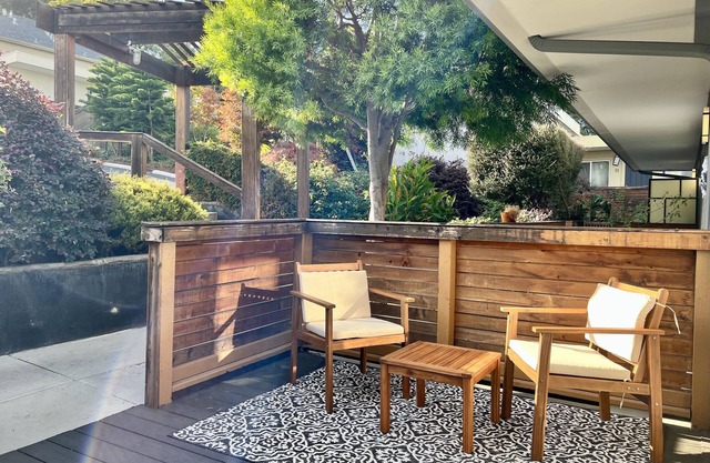 Peaceful Garden Escape in Convenient Location 1/1