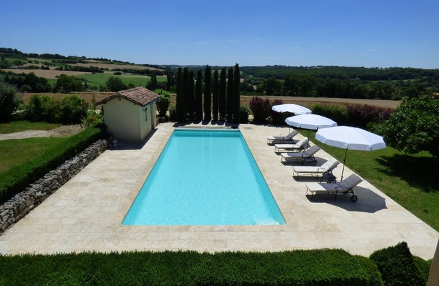 Ruhiges Gascon Cottage mit Pool und Tennisplatz - in der Nähe von Kondom