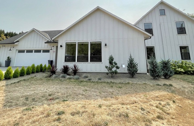 Peaceful Getaway at 3-bedroom Home in La Center