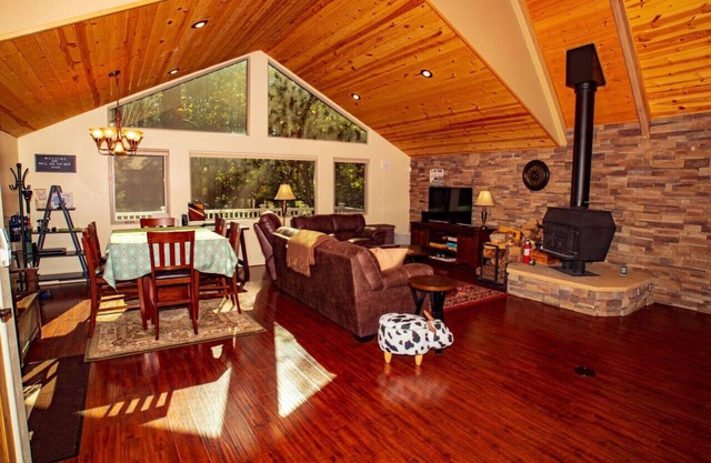 Serenity Creek Cabin