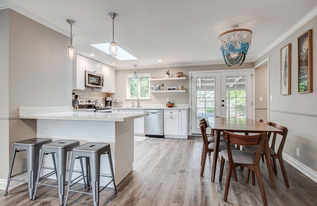 Peaceful Getaway in Desirable Edmonds Near Seattle. ADA accessible.