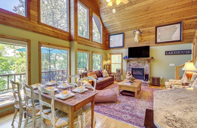 Peaceful Greers Ferry Cabin w/ Deck & Lake View!
