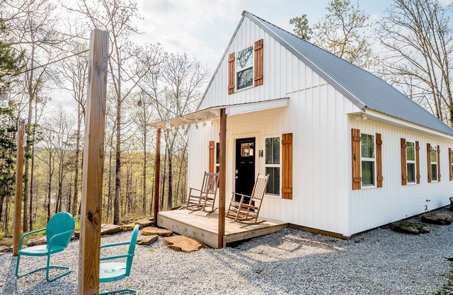 Greers Ferry Getaway Cabin w/ Fire Pit