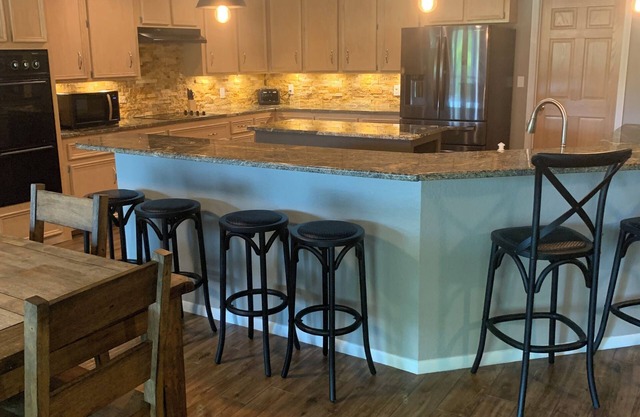 Peaceful Guadalupe Riverfront home minutes from Texas Lutheran & Downtown Seguin