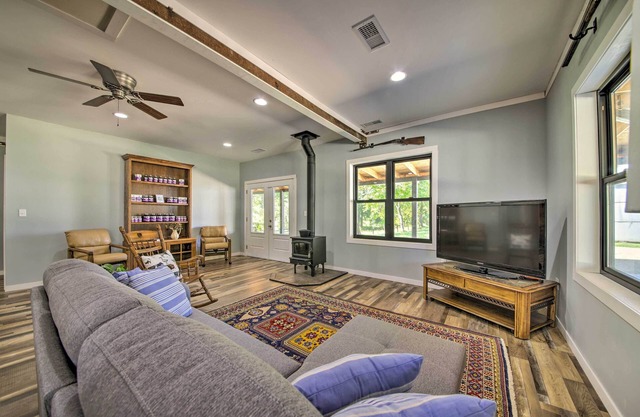 Peaceful Guest Home w/ Patio on 152-Acre Farm