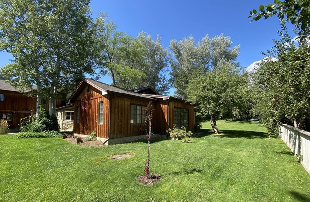 Peaceful half acre rimview retreat.