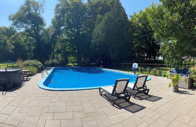 Peaceful Haven by the St-Lawrence