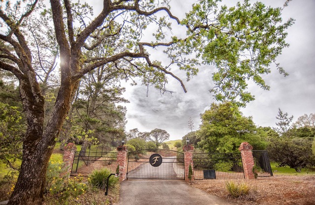 Sonoma County Wine Country Ranch House - aber dennoch ruhig gelegen mit herrlichem Blick