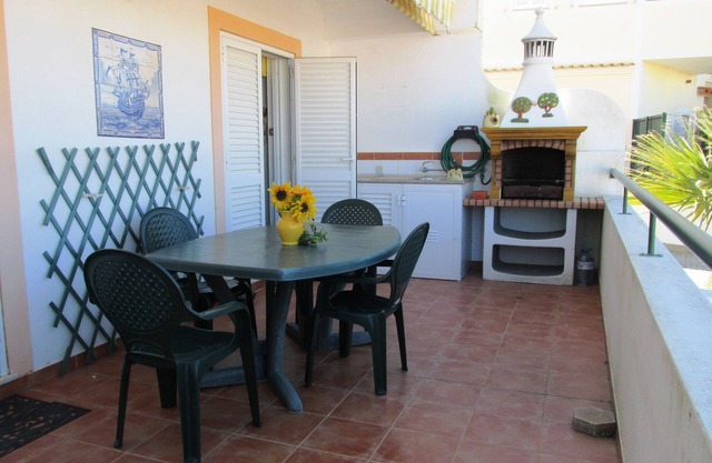 Ruhiger Urlaub, große Terrasse, geräumige Wohnung in der Nähe der Strände