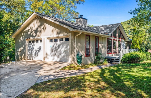 Peaceful Home Marietta: Office Space, Pet Friendly
