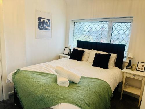 Peaceful Home - Near City Centre - QMC - Arnold Market - Sleeps 8