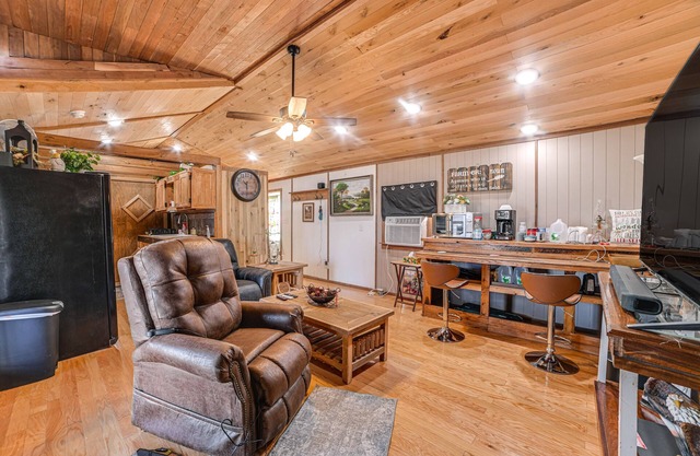 Peaceful Kentucky Countryside Cabin w/ Porch