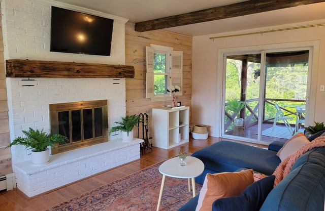 Peaceful Kingston Getaway in Easy Location