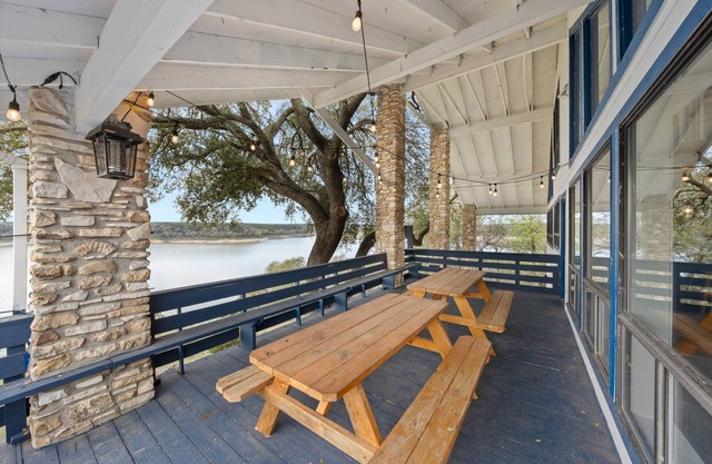 Peaceful Lake Front Home Sleeps 12