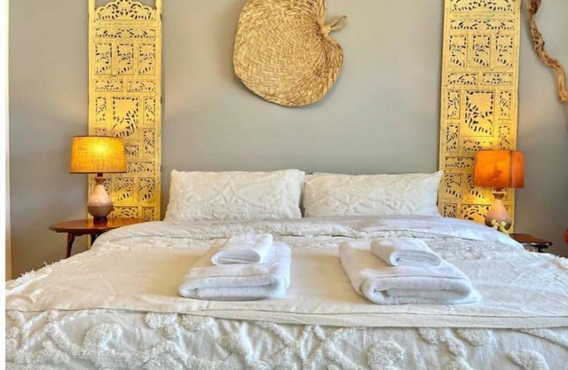 Peaceful Lake House Sauna,Hot tub,& Pool getaway in the Catskills