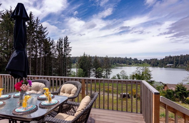 Friedlicher Rückzugsort mit Seeblick! 2 Minuten zu Fuß zum Siltcoos See, Außenterrasse mit Gasgrill und Wifi