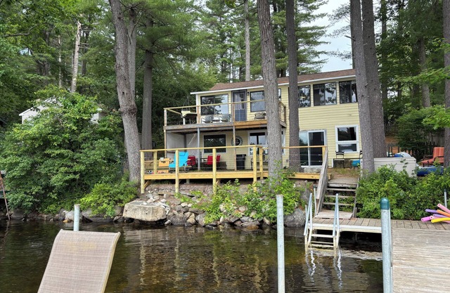 Ruhige Lakefront Cottage an einer ruhigen Waldsee 3 Bd / 2 Badezimmer