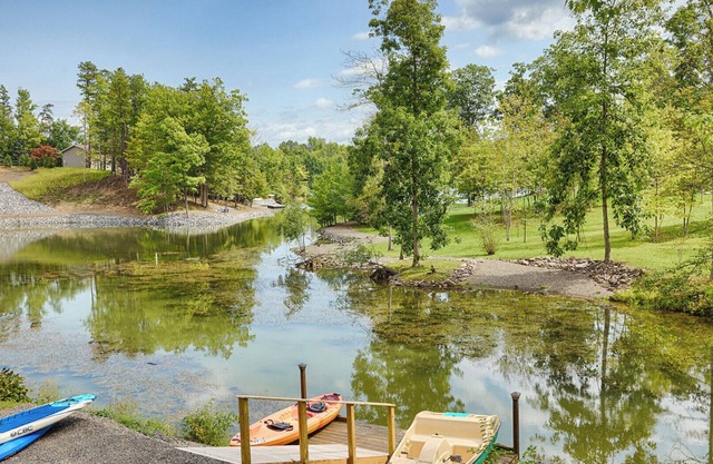 Peaceful lakefront haven in the Catskill mountains, two fire pits, four...
