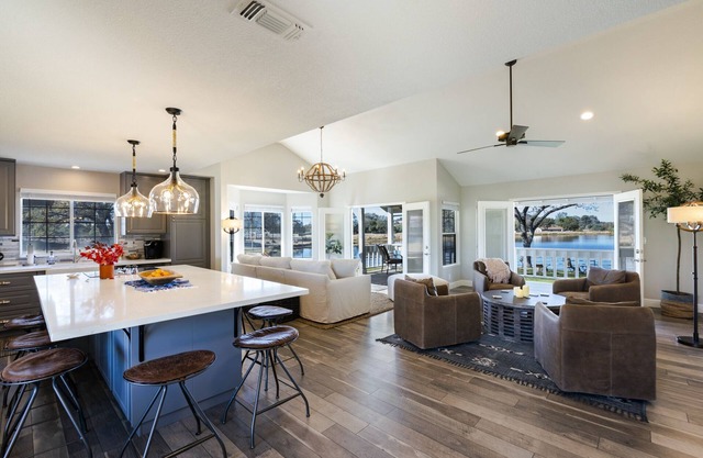Peaceful Lakehouse on Spectacular Vineyard Estate