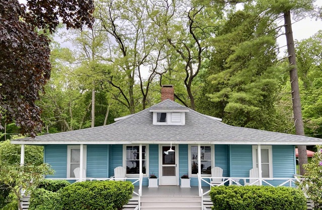Peaceful Lakeside Cottage in FLX Wine Country