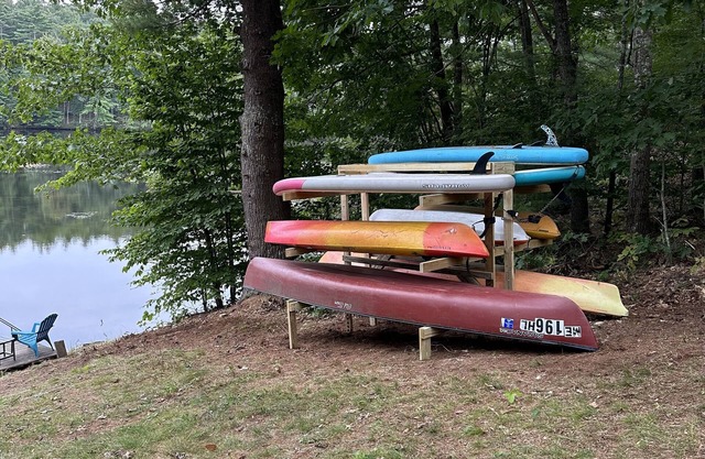 Peaceful Lakeside Oasis Near City Amenities