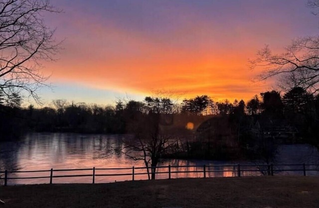 Peaceful lakeside retreat in Greenwich [2BR, 1BA]