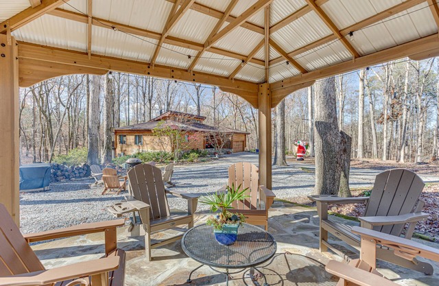 Peaceful Lawrenceville Cabin w/ Hot Tub on 6 Acres