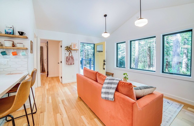 Peaceful Mendocino Cottage Surrounded By Redwoods