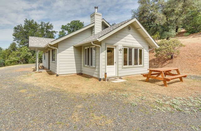 Peaceful Midpines Retreat ~ 25 Mi to Yosemite!