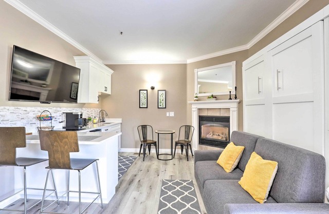 Peaceful Midway Studio w/ Mountain + Golf Views!