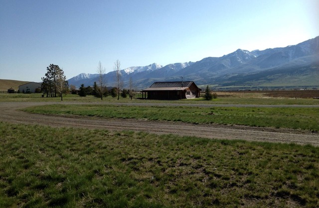 Friedliche Bergkulisse. Yellowstone Country.