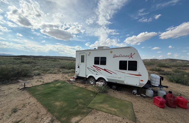 Peaceful off grid RV minutes from Big Bend