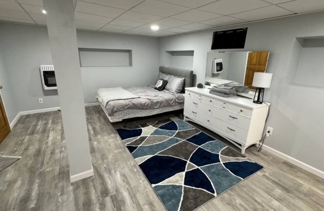 Peaceful one bedroom in university district