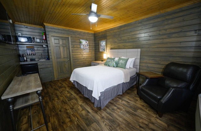 Peaceful Orchard Getaway! High-Speed Internet!