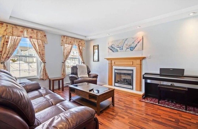 Peaceful Paradise -3 BDRM with beautiful Sunroom