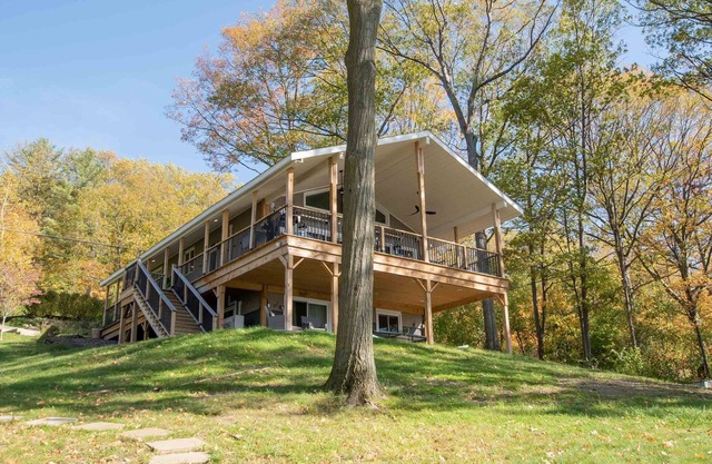 Peaceful Paradise: "Gorgeous Cayuga Lake Views Near Ithaca!"