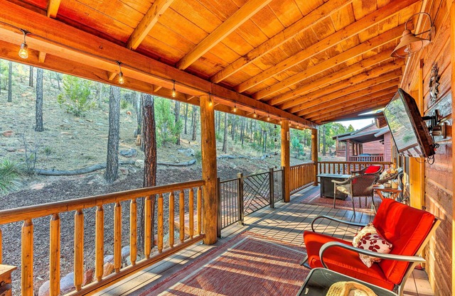 ‘Peaceful Pines Cabin’ ~ 3 Mi to Fool Hollow Lake!